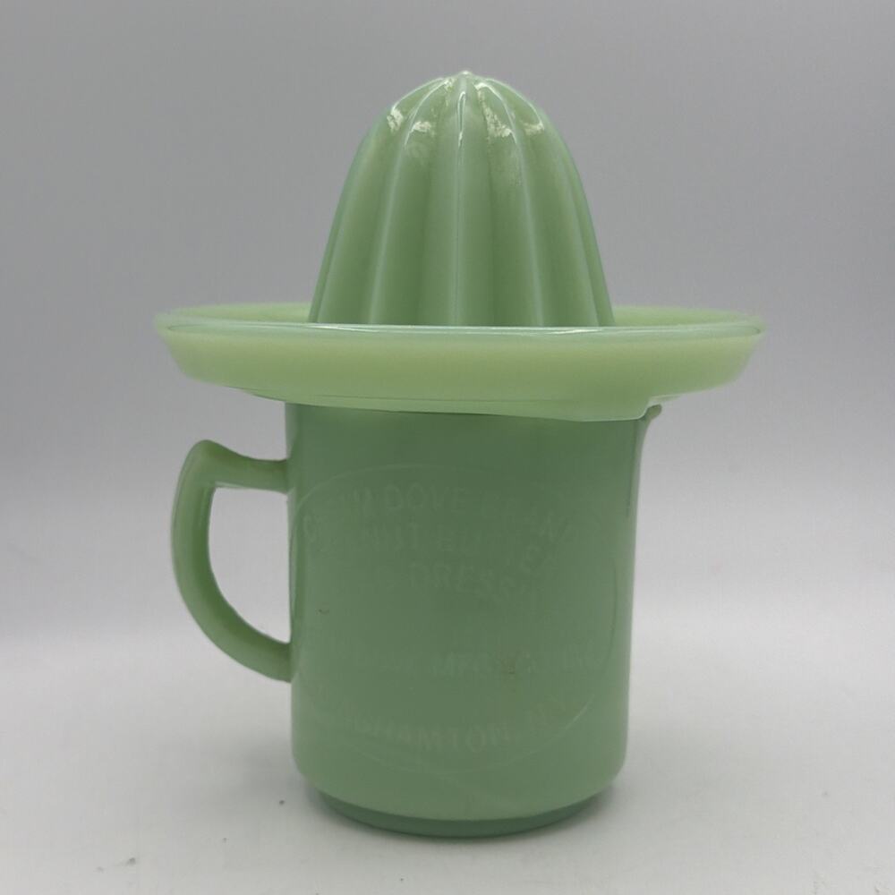 VINTAGE Cream Dove Mfg. Co. measuring cup GREEN JADEITE Green JUICER RARE MCM